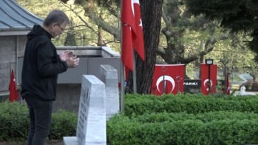 Bursa’da şehitlikte hüzünlü bayram ziyareti