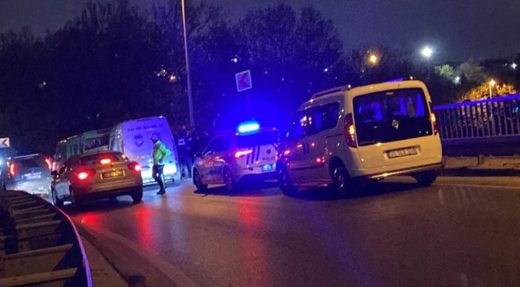 İstanbul Eyüpsultan’da virajı alamayan motosiklet bariyere çarptı