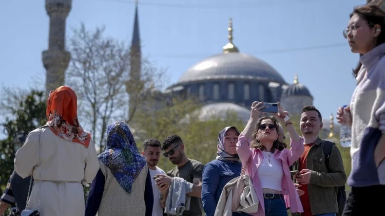 Bayram tatilini İstanbul’da geçirenler tarihi yarım adaya akın etti